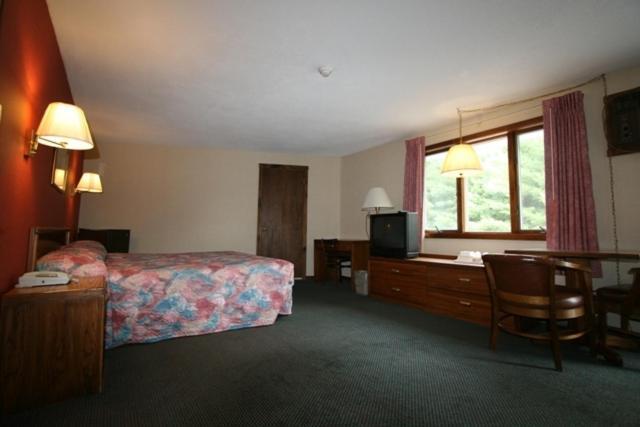 Executive Inn Orange Room photo